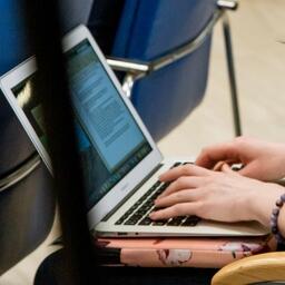 В ДВФУ разработали ИИ-помощника для бизнеса с Китаем