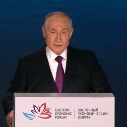 Президент Владимир ПУТИН на пленарном заседании Восточного экономического форума. Скриншот трансляции «Росконгресса»