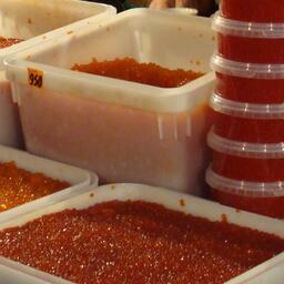 Красная икра — популярный у россиян продукт