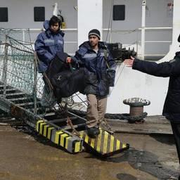 На Сахалин доставили рыбаков с БАТМ «Дальний Восток». Фото пресс-службы правительства области