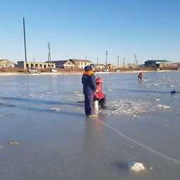 Рыболовам напоминают о правилах безопасности на льду. Фото предоставлено Главным управлением МЧС России по Приморскому краю
