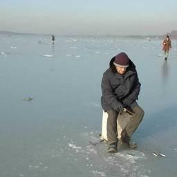 Подледная рыбалка. Владивосток, декабрь 2006 г.