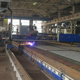 На Находкинском судоремонтном заводе приступили к резке металла для закладной секции первого судна-краболова. Фото пресс-службы предприятия