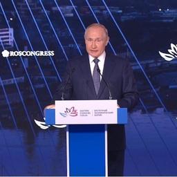 Президент Владимир ПУТИН на пленарном заседании ВЭФ
