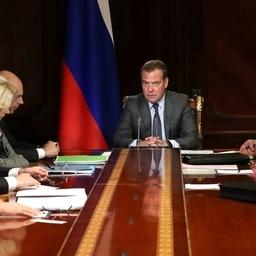 О подписании новой стратегии для российского судостроения премьер-министр Дмитрий МЕДВЕДЕВ сообщил на совещании со своими заместителями. Фото пресс-службы правительства