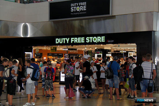 Магазин беспошлинной торговли в аэропорту Антальи. Фото Барвенковского («Википедия»)