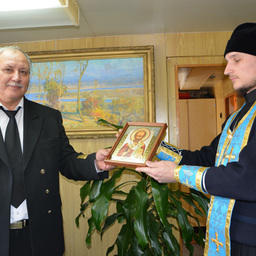 После молитвы капитану Сергею Кислову была подарена икона Николая Чудотворца – покровителя всех моряков и рыбаков