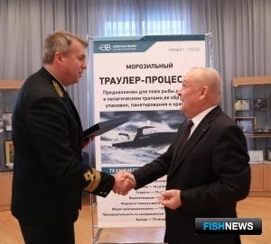 Генеральный директор компании «Акрос» Александр ИСАКОВ и гендиректор Северной верфи Игорь ПОНОМАРЕВ. Фото пресс-службы предприятия