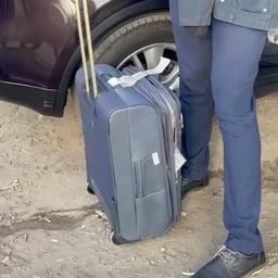 В Волгограде полиция задержала «туриста» с чемоданом черной икры. Кадр из оперативной съемки