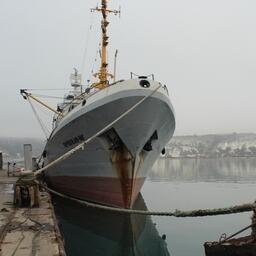 Рыбацкое судно у причала в Крыму