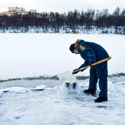 В период тонкого льда инспекторы ГИМС МЧС России регулярно патрулируют водоемы. Фото пресс-службы министерства