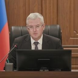 Губернатор Камчатки Владимир СОЛОДОВ на оперативном совещании объявил о старте эксперимента по бесплатному лову горбуши. Скрин видео регионального правительства