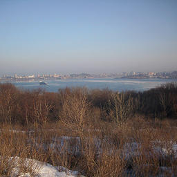 Вид с Русского острова на Владивосток. Фото из «Википедии»
