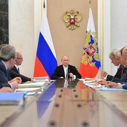 Глава государства Владимир ПУТИН провел совещание по подготовке к прямой линии. Фото пресс-службы президента