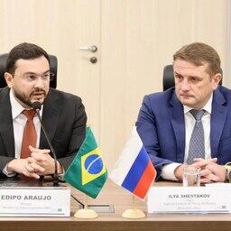 Министр рыбного хозяйства и аквакультуры Бразилии Риветла Эдипо Араужу КРУЗ и руководитель Росрыболовства Илья ШЕСТАКОВ. Фото пресс-службы ведомства