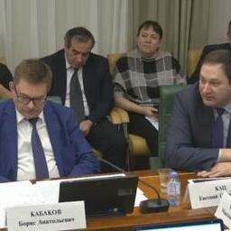 Директор департамента судостроительной промышленности и морской техники Минпромторга Борис КАБАКОВ и директор департамента регулирования в сфере рыбного хозяйства и аквакультуры Минсельхоза Евгений КАЦ