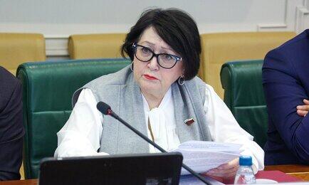 Законопроект на заседании комитета представила сенатор от Приморского края Людмила ТАЛАБАЕВА. Фото пресс-службы СФ