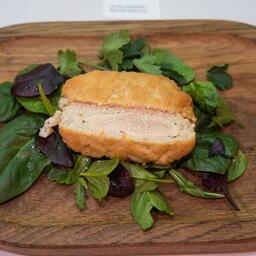 Дань традиционным блюдам отдавали рыбные зразы с икрой минтая