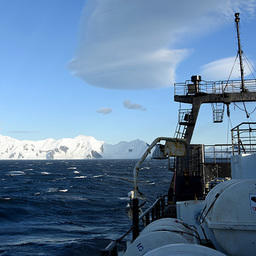 НИС «Атлантида» в Южном океане. Фото пресс-службы АтлантНИРО