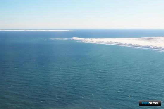 Первый Курильский пролив. Слева – мыс Лопатка (Камчатка), справа – остров Шумшу