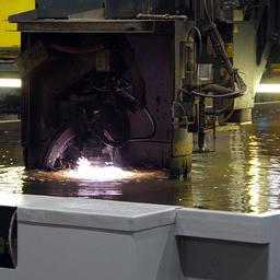 На Адмиралтейских верфях начали резку металла для пятого из серии супертраулеров Русской рыбопромышленной компании. Фото пресс-службы РРПК