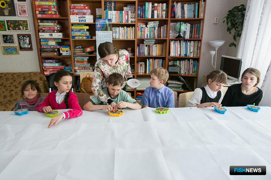 Фонд «Родные острова» запустил цикл занятий с детьми и подростками «Покорми птиц зимой». Фото пресс-службы фонда