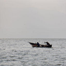 Рыбаки из Уганды на озере Эдуард. Фото Fanny Schertzer («Википедия»)
