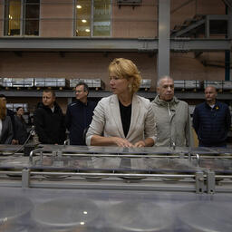 Министр сельского хозяйства России Оксана ЛУТ осмотрела современные предприятия, организованные на Сахалине. Фото пресс-службы ведомства